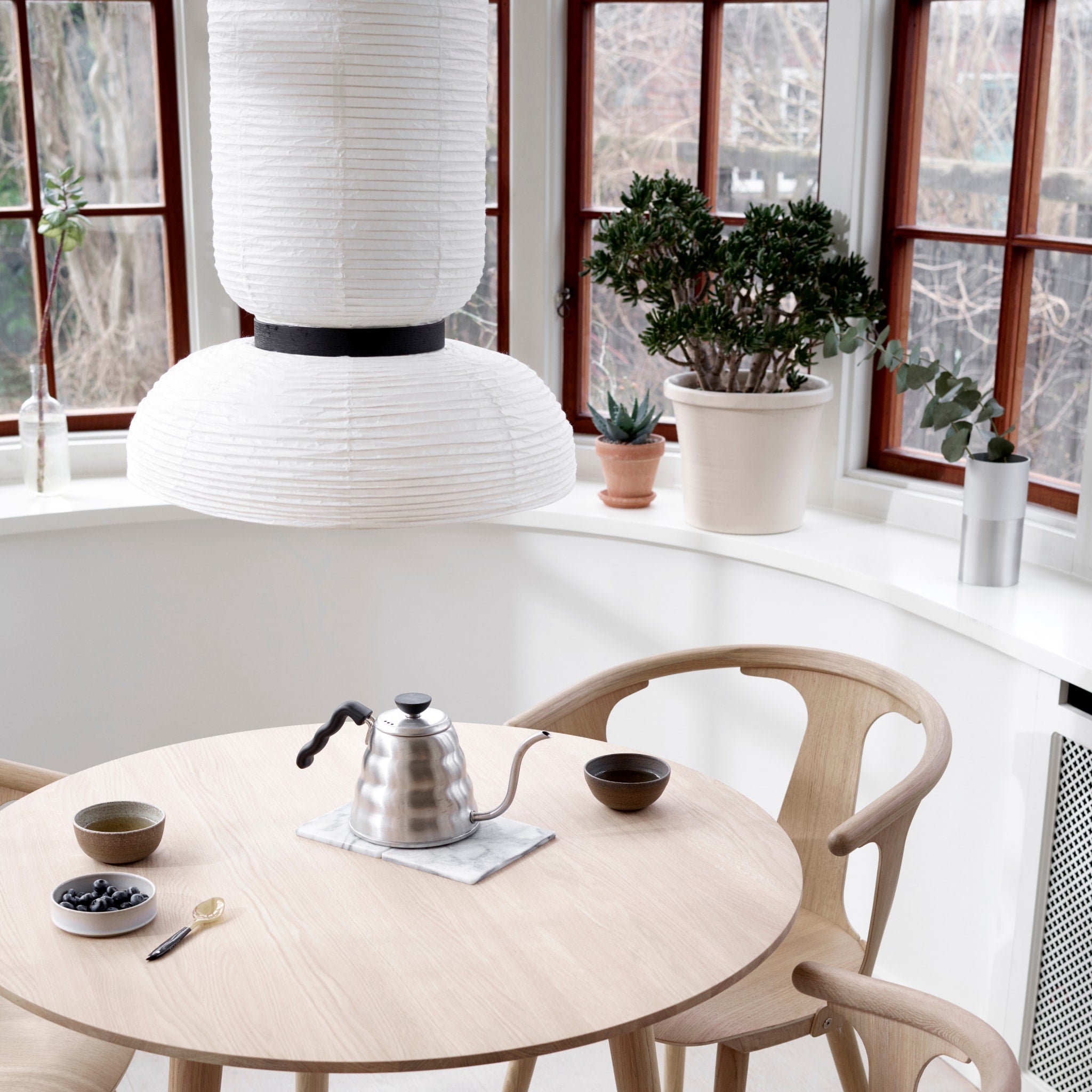 &TRADITION Formakami Pendant JH3, D46cm, Ivory White & Black Stained Oak