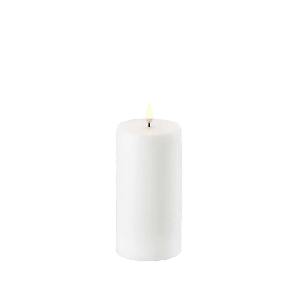 A cylinder-shaped, pillar-type flameless candle