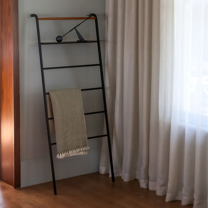 YAMAZAKI Tower Leaning Ladder with Adjustable Shelf, Black