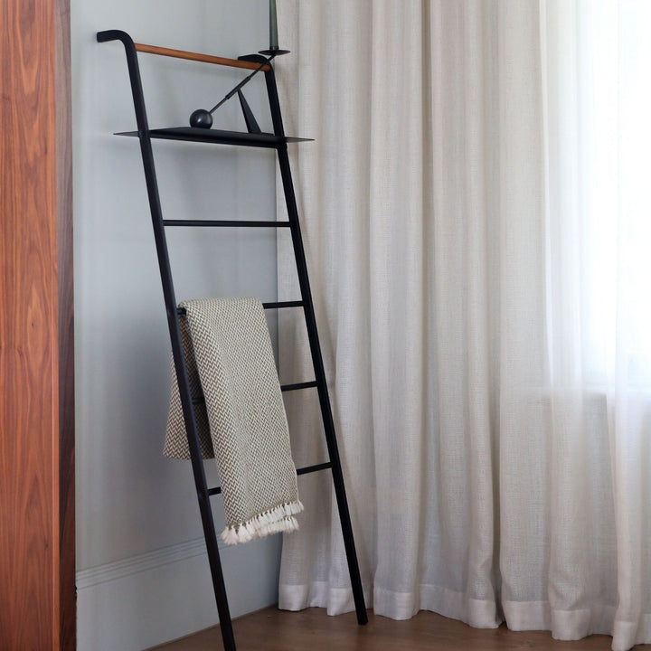 YAMAZAKI Tower Leaning Ladder with Adjustable Shelf, Black