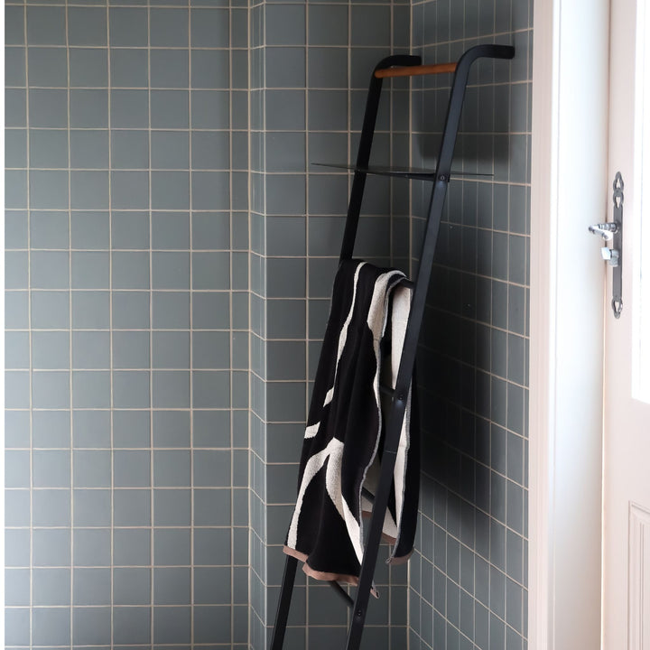 YAMAZAKI Tower Leaning Ladder with Adjustable Shelf, Black