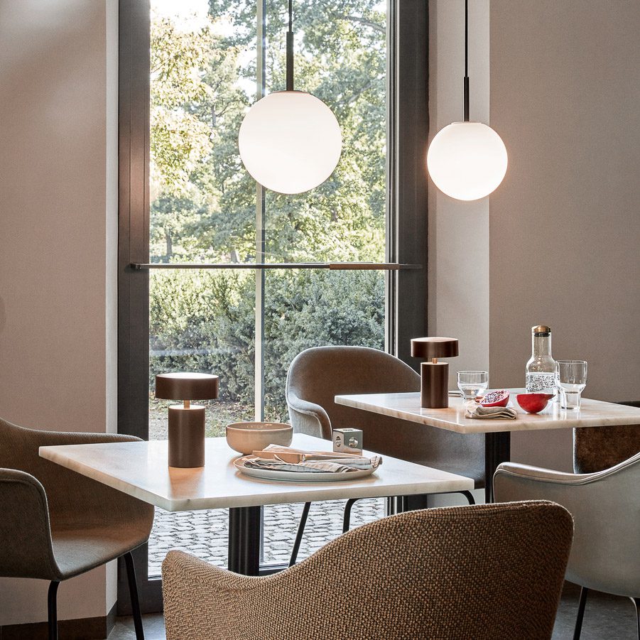 Menu column table lamp outlet